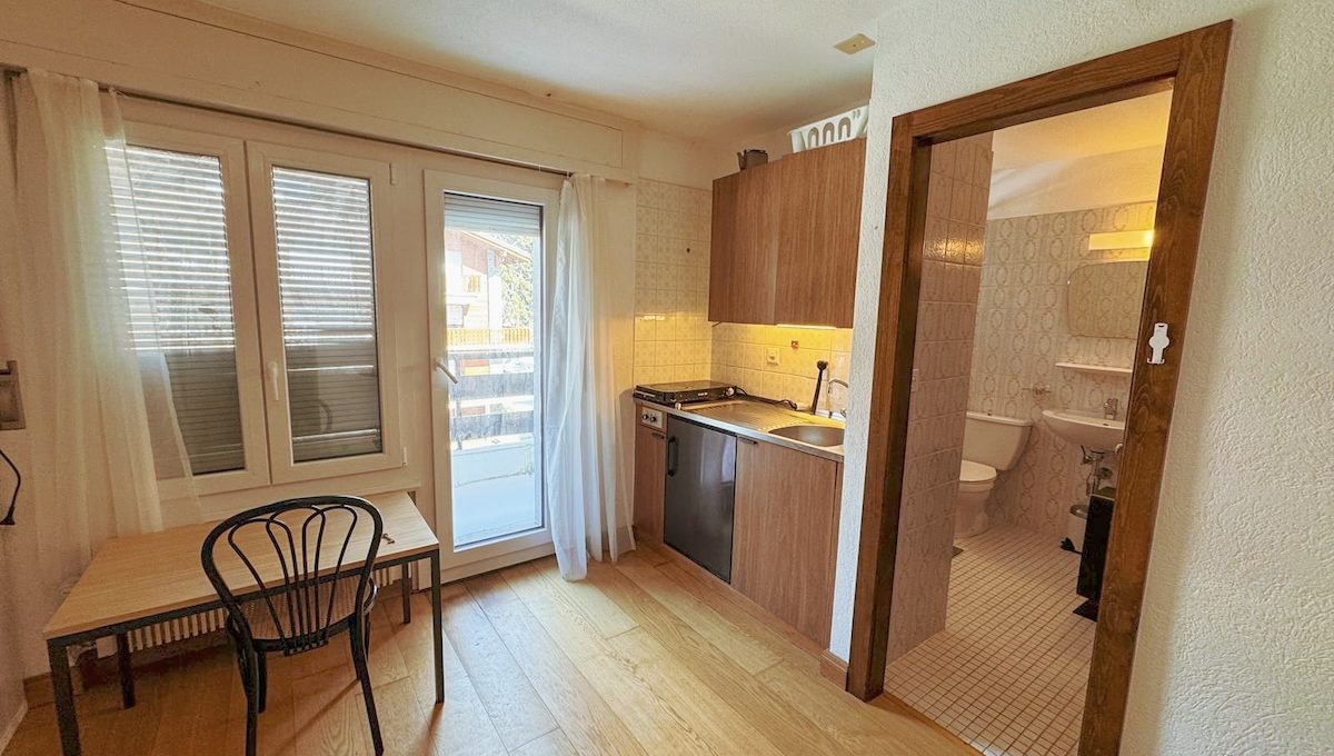 4-f84407df-2041-4796-a530-1161dab61e00