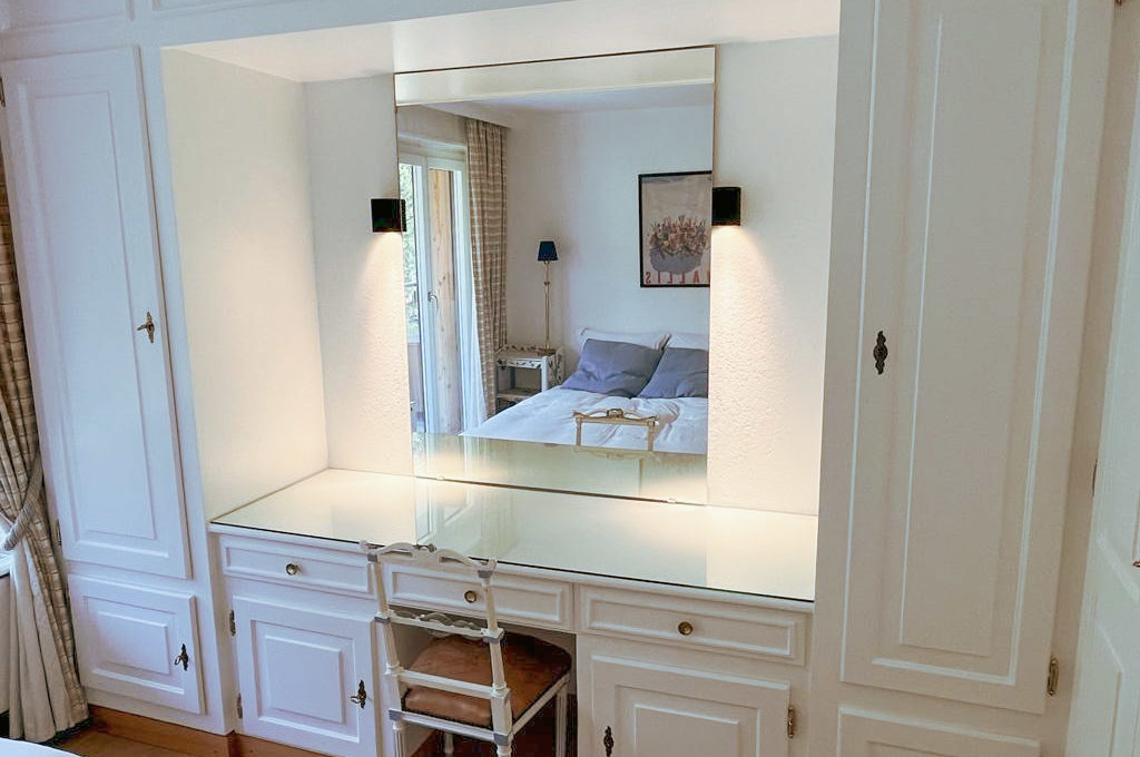 6-Room 1_Desk